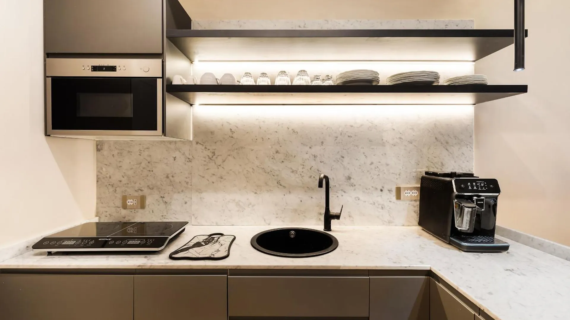 Spanish Steps Modern Gem ローマ